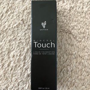 Younique Touch Mineral foundation
